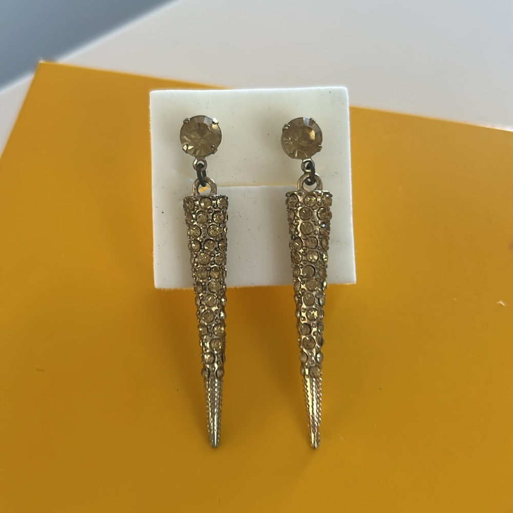 Earring - Picture 3 of 5